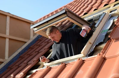 Pose de fenêtres de toit Velux à Ri
